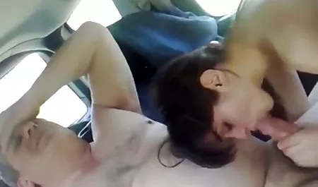 可爱的青少年得到她的紧屁股性交热情