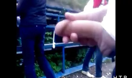 娇小的青少年荡妇必须承受后果