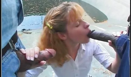 朱莉屁股为她的老板服务