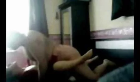Abigaile可爱的金发女郎被成年男子性交